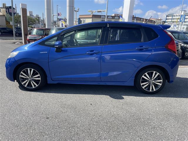 フィットハイブリッド Ｓパッケージ　本土仕入　純正ナビ　フルセグＴＶ　Ｂｌｕｅｔｏｏｔｈ接続　バックカメラ　ＣＤ／ＤＶＤ再生　クルーズコントロール　アイドリングストップ　オートライト　プッシュスタート　スマートキー　スペアキー（29枚目）