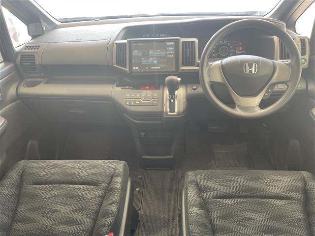 ステップワゴン Ｇ　本土仕入　純正ナビ　ＴＶ　バックカメラ　ＣＤ／ＤＶＤ再生　ＥＴＣ　片側パワースライドドア　フリップダウンモニター　アイドリングストップ　オートライト　スマートキー　ドライブレコーダー（2枚目）