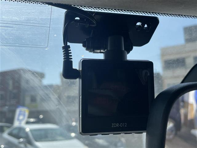 ステップワゴン Ｇ　本土仕入　純正ナビ　ＴＶ　バックカメラ　ＣＤ／ＤＶＤ再生　ＥＴＣ　片側パワースライドドア　フリップダウンモニター　アイドリングストップ　オートライト　スマートキー　ドライブレコーダー（8枚目）