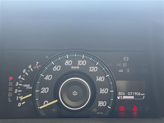 ステップワゴン Ｇ　本土仕入　純正ナビ　ＴＶ　バックカメラ　ＣＤ／ＤＶＤ再生　ＥＴＣ　片側パワースライドドア　フリップダウンモニター　アイドリングストップ　オートライト　スマートキー　ドライブレコーダー（15枚目）