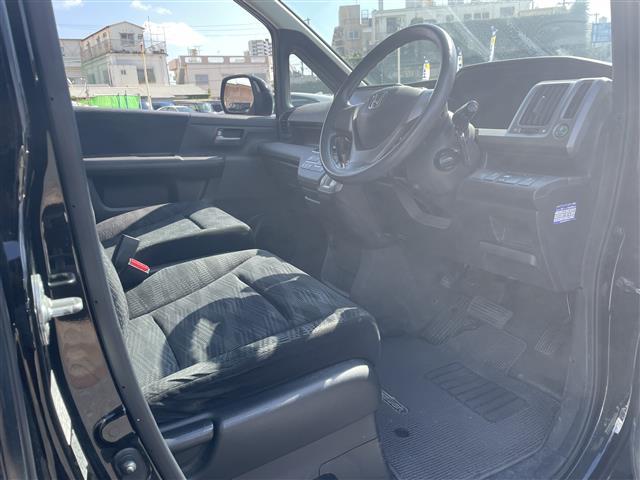 ステップワゴン Ｇ　本土仕入　純正ナビ　ＴＶ　バックカメラ　ＣＤ／ＤＶＤ再生　ＥＴＣ　片側パワースライドドア　フリップダウンモニター　アイドリングストップ　オートライト　スマートキー　ドライブレコーダー（16枚目）