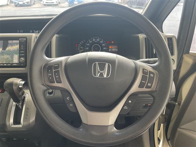 ステップワゴン Ｇ　インターナビ　コンフォートセレクション　本土仕入　純正ナビ　ＴＶ　バックカメラ　ＥＴＣ　両側パワースライドドア　フリップダウンモニター　クルーズコントロール　オートライト　スマートキー　スペアキー　アイドリングストップ　純正フロアマット（8枚目）