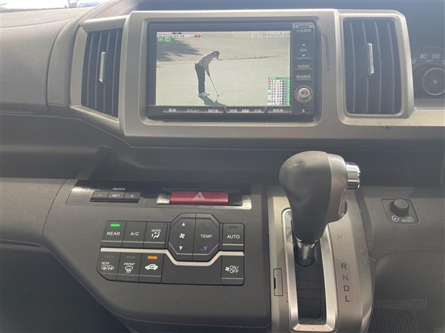 ステップワゴン Ｇ　インターナビ　コンフォートセレクション　本土仕入　純正ナビ　ＴＶ　バックカメラ　ＥＴＣ　両側パワースライドドア　フリップダウンモニター　クルーズコントロール　オートライト　スマートキー　スペアキー　アイドリングストップ　純正フロアマット（14枚目）