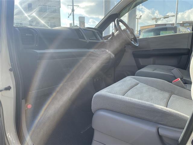 ステップワゴン Ｇ　インターナビ　コンフォートセレクション　本土仕入　純正ナビ　ＴＶ　バックカメラ　ＥＴＣ　両側パワースライドドア　フリップダウンモニター　クルーズコントロール　オートライト　スマートキー　スペアキー　アイドリングストップ　純正フロアマット（17枚目）