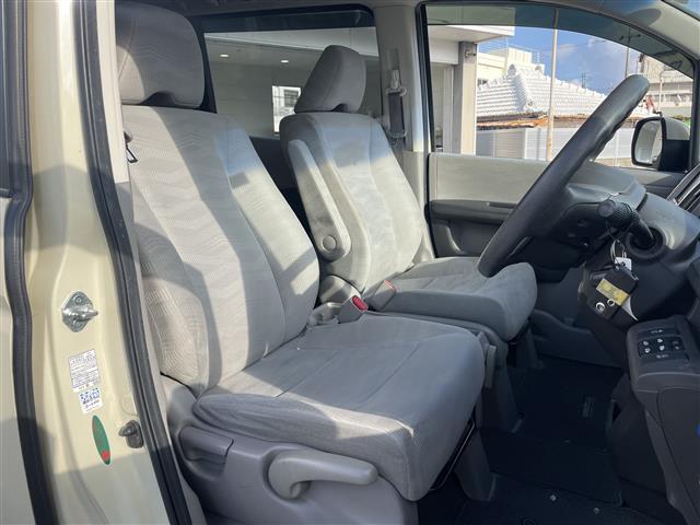 ステップワゴン Ｇ　インターナビ　コンフォートセレクション　本土仕入　純正ナビ　ＴＶ　バックカメラ　ＥＴＣ　両側パワースライドドア　フリップダウンモニター　クルーズコントロール　オートライト　スマートキー　スペアキー　アイドリングストップ　純正フロアマット（18枚目）