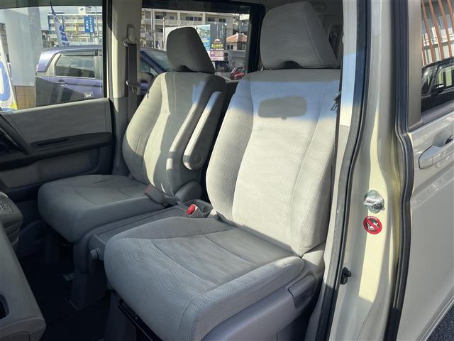 ステップワゴン Ｇ　インターナビ　コンフォートセレクション　本土仕入　純正ナビ　ＴＶ　バックカメラ　ＥＴＣ　両側パワースライドドア　フリップダウンモニター　クルーズコントロール　オートライト　スマートキー　スペアキー　アイドリングストップ　純正フロアマット（19枚目）