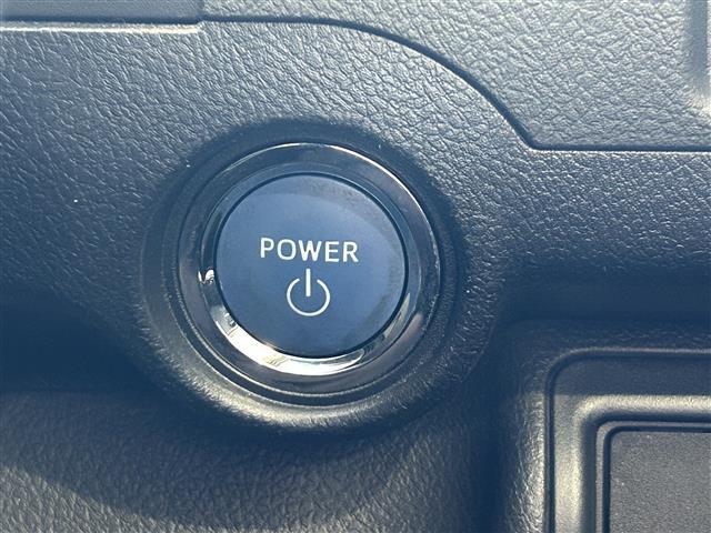 【　スマートキー　プッシュスタート　】鍵を挿さずにポケットに入れたまま鍵の開閉、エンジンの始動まで行えます。