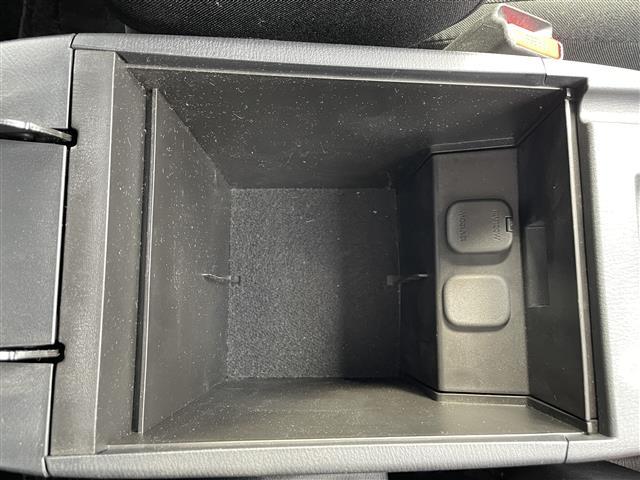 店舗にて現車の確認もいただけますので、お電話で在庫のご確認の上是非ご来店くださいませ。