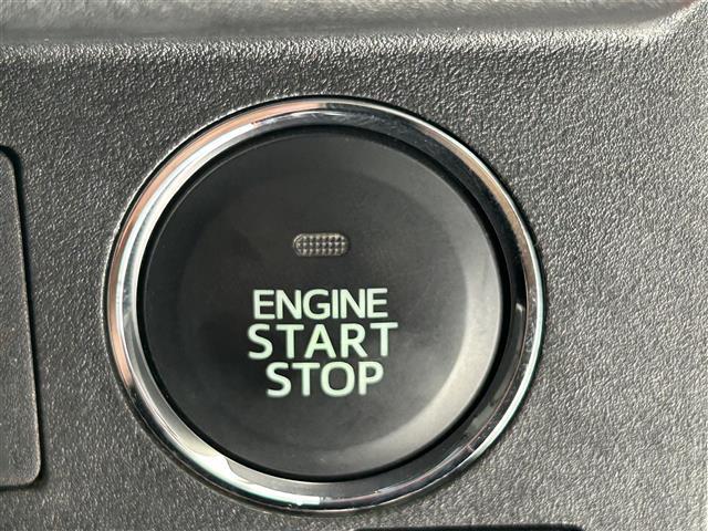 【　スマートキー　プッシュスタート　】鍵を挿さずにポケットに入れたまま鍵の開閉、エンジンの始動まで行えます。