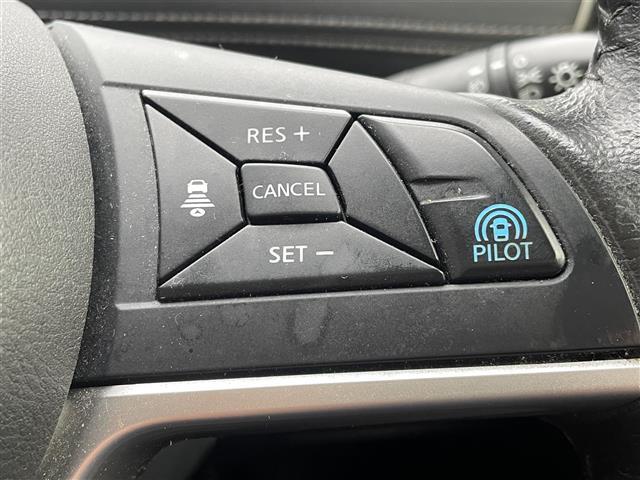 セレナ ハイウェイスター　セーフティパックＢ　純正ナビ　フリップダウンモニター　アラウンドビューモニター　フルセグＴＶ　Ｂｌｕｅｔｏｏｔｈ　ＥＴＣ　両側パワスラ　ハンズフリーオートスライドドア　前後コーナーセンサー（12枚目）