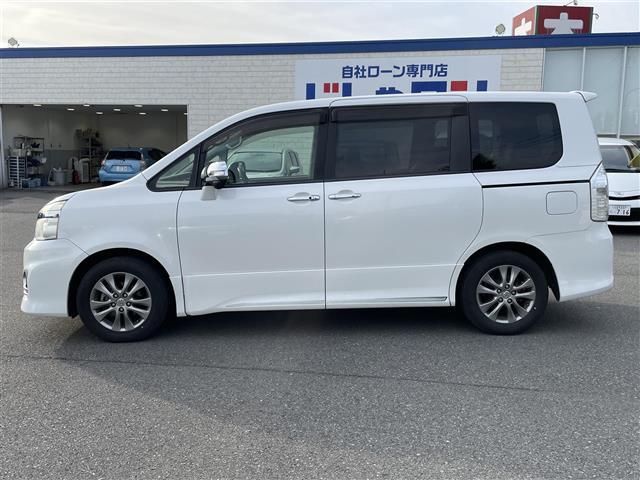 ヴォクシー ZS 煌III ディーラーOPナビ/BT/ワンセグTV/SD/DVD/ETC付き/両側パワースライド/ハーフレザーシート/電動格納ミラー/純正フロアマット/キセノンライト(8枚目)