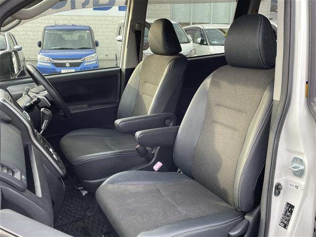 ヴォクシー ZS 煌III ディーラーOPナビ/BT/ワンセグTV/SD/DVD/ETC付き/両側パワースライド/ハーフレザーシート/電動格納ミラー/純正フロアマット/キセノンライト(15枚目)