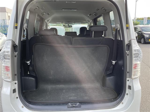 ヴォクシー ZS 煌III ディーラーOPナビ/BT/ワンセグTV/SD/DVD/ETC付き/両側パワースライド/ハーフレザーシート/電動格納ミラー/純正フロアマット/キセノンライト(19枚目)