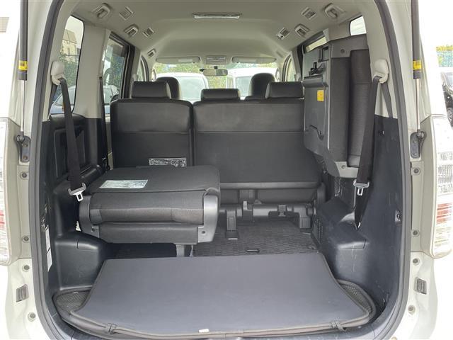 ヴォクシー ZS 煌III ディーラーOPナビ/BT/ワンセグTV/SD/DVD/ETC付き/両側パワースライド/ハーフレザーシート/電動格納ミラー/純正フロアマット/キセノンライト(22枚目)