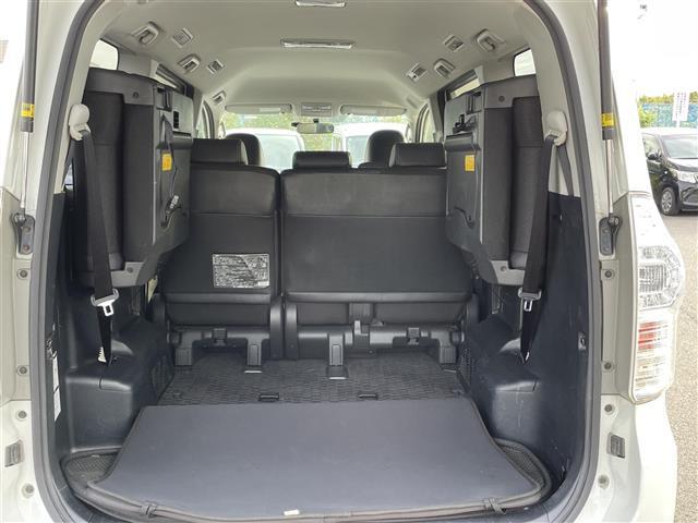 ヴォクシー ZS 煌III ディーラーOPナビ/BT/ワンセグTV/SD/DVD/ETC付き/両側パワースライド/ハーフレザーシート/電動格納ミラー/純正フロアマット/キセノンライト(23枚目)