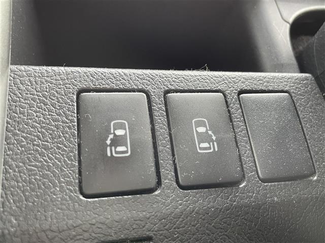 ヴォクシー ZS 煌III ディーラーOPナビ/BT/ワンセグTV/SD/DVD/ETC付き/両側パワースライド/ハーフレザーシート/電動格納ミラー/純正フロアマット/キセノンライト(30枚目)