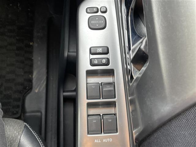 ヴォクシー ZS 煌III ディーラーOPナビ/BT/ワンセグTV/SD/DVD/ETC付き/両側パワースライド/ハーフレザーシート/電動格納ミラー/純正フロアマット/キセノンライト(33枚目)