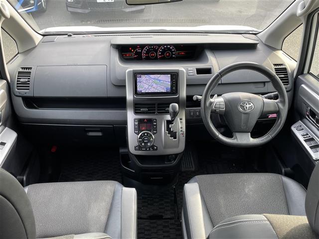 ヴォクシー ZS 煌III ディーラーOPナビ/BT/ワンセグTV/SD/DVD/ETC付き/両側パワースライド/ハーフレザーシート/電動格納ミラー/純正フロアマット/キセノンライト(39枚目)