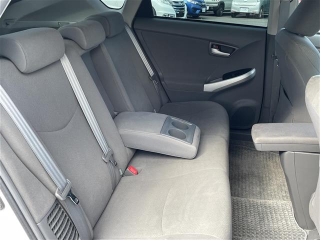 プリウス S 社外ナビ(HDD・DVD)・TV・バックカメラ・ワンオーナ-・スマートキー・ウィンカーミラー・オートライト・純正フロアマット・純正アルミホイール(16枚目)