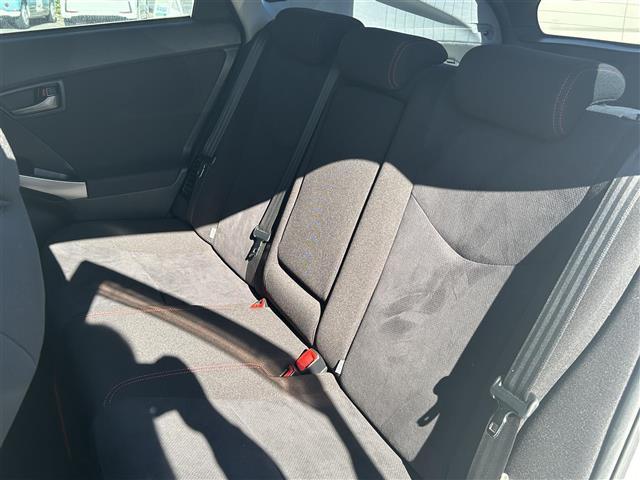 プリウス Sツーリングセレクション 純正ナビ(SD・DVD・TV)・バックカメラ・ワンオーナー・Bluetooth・プッシュボタン・スマートキー・電格ミラー・ドアバイザー(16枚目)