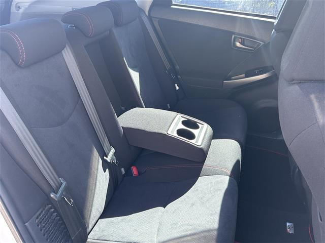 プリウス Sツーリングセレクション 純正ナビ(SD・DVD・TV)・バックカメラ・ワンオーナー・Bluetooth・プッシュボタン・スマートキー・電格ミラー・ドアバイザー(17枚目)