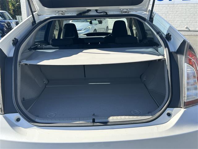 プリウス Sツーリングセレクション 純正ナビ(SD・DVD・TV)・バックカメラ・ワンオーナー・Bluetooth・プッシュボタン・スマートキー・電格ミラー・ドアバイザー(19枚目)