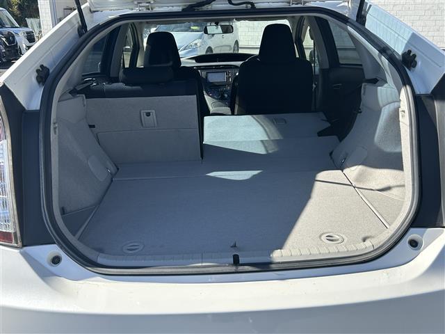 プリウス Sツーリングセレクション 純正ナビ(SD・DVD・TV)・バックカメラ・ワンオーナー・Bluetooth・プッシュボタン・スマートキー・電格ミラー・ドアバイザー(20枚目)