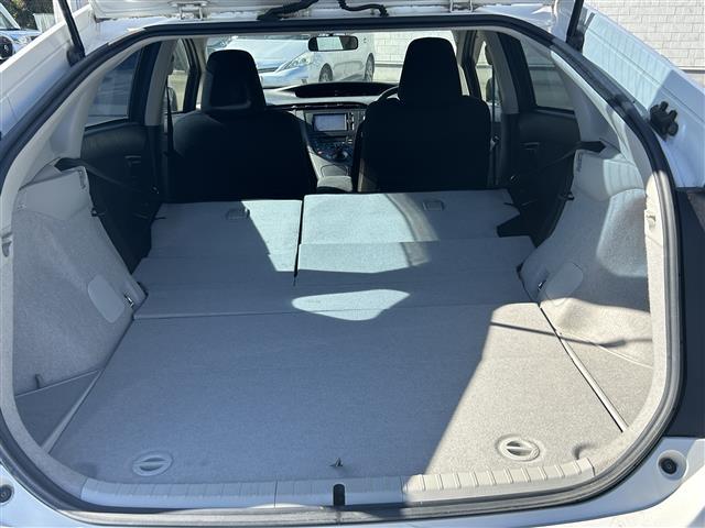 プリウス Sツーリングセレクション 純正ナビ(SD・DVD・TV)・バックカメラ・ワンオーナー・Bluetooth・プッシュボタン・スマートキー・電格ミラー・ドアバイザー(21枚目)