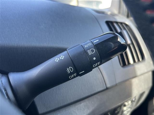 プリウス Sツーリングセレクション 純正ナビ(SD・DVD・TV)・バックカメラ・ワンオーナー・Bluetooth・プッシュボタン・スマートキー・電格ミラー・ドアバイザー(26枚目)