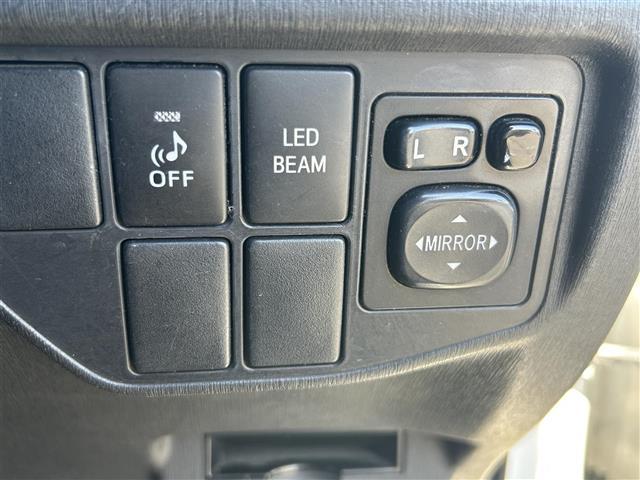 プリウス Sツーリングセレクション 純正ナビ(SD・DVD・TV)・バックカメラ・ワンオーナー・Bluetooth・プッシュボタン・スマートキー・電格ミラー・ドアバイザー(29枚目)