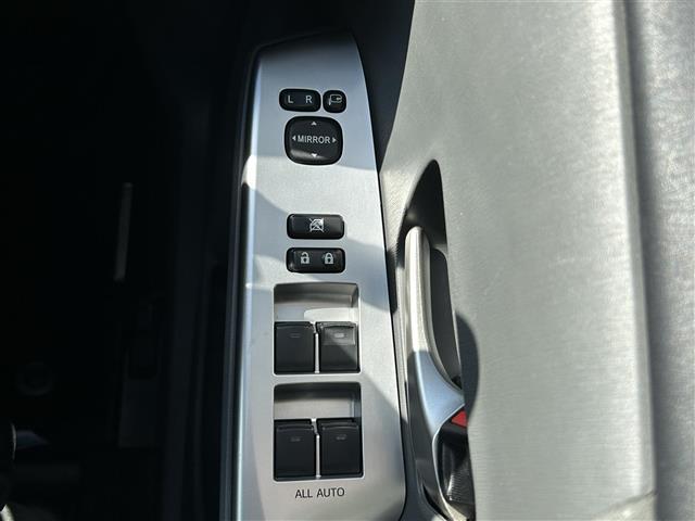 プリウスアルファ S 純正ナビ(SD・DVD・TV)・バックカメラ・ETC・エンジンスタートボタン・スマートキー・純正フロアマット・純正ドアバイザー(30枚目)