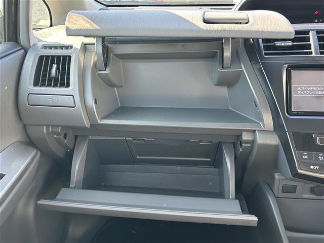 プリウスアルファ S 純正ナビ(SD・DVD・TV)・バックカメラ・ETC・エンジンスタートボタン・スマートキー・純正フロアマット・純正ドアバイザー(35枚目)