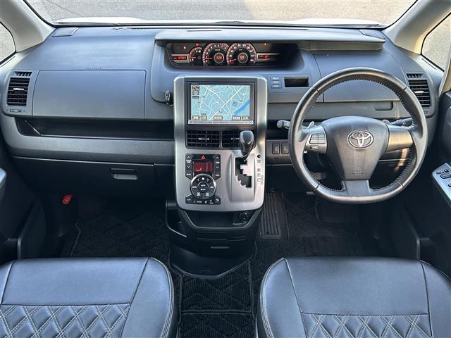 ヴォクシー ＺＳ　煌ＩＩ　ナビ・バックカメラ・プッシュボタン・スマートキー・両側パワースライドドア（4枚目）