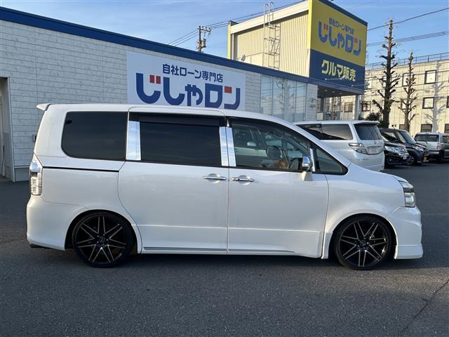 ヴォクシー ＺＳ　煌ＩＩ　ナビ・バックカメラ・プッシュボタン・スマートキー・両側パワースライドドア（9枚目）