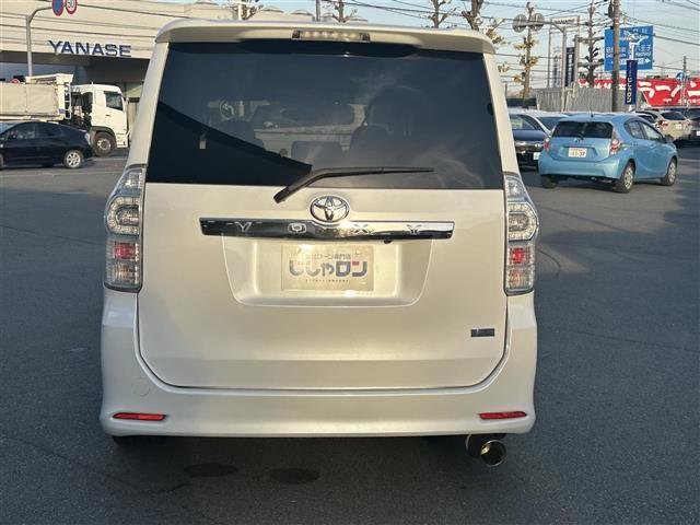 ヴォクシー ＺＳ　煌ＩＩ　ナビ・バックカメラ・プッシュボタン・スマートキー・両側パワースライドドア（11枚目）