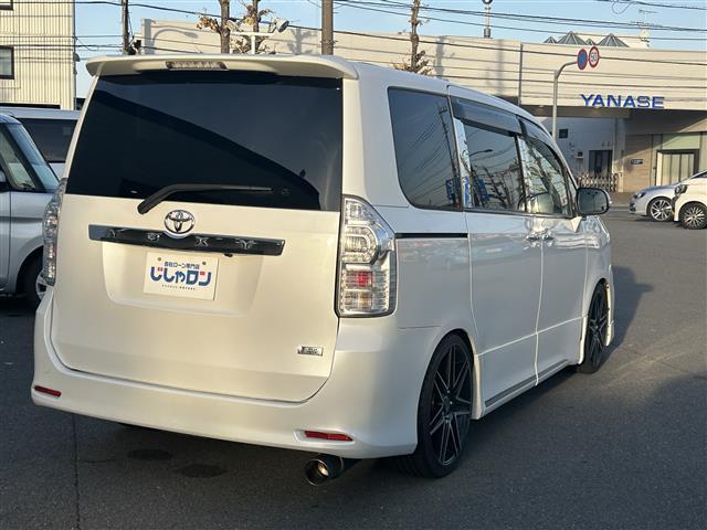 ヴォクシー ＺＳ　煌ＩＩ　ナビ・バックカメラ・プッシュボタン・スマートキー・両側パワースライドドア（12枚目）