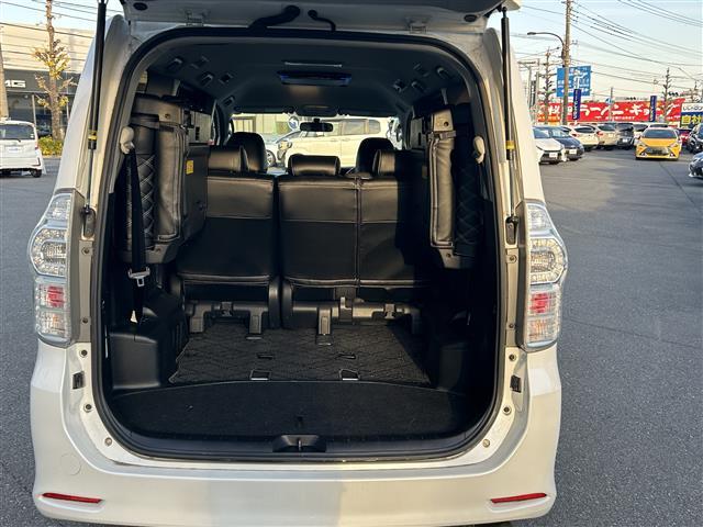 ヴォクシー ＺＳ　煌ＩＩ　ナビ・バックカメラ・プッシュボタン・スマートキー・両側パワースライドドア（21枚目）