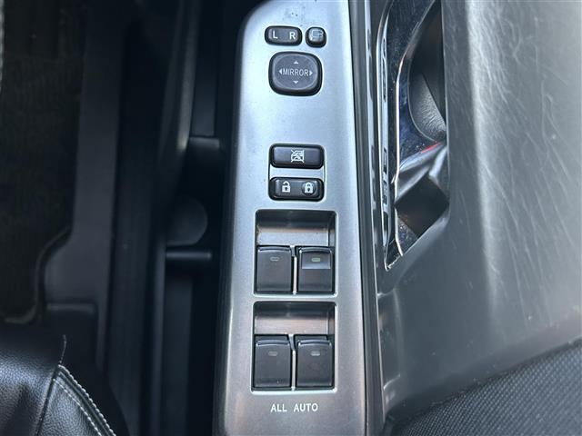 ヴォクシー ＺＳ　煌ＩＩ　ナビ・バックカメラ・プッシュボタン・スマートキー・両側パワースライドドア（28枚目）