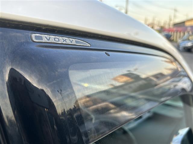 ヴォクシー ＺＳ　煌ＩＩ　ナビ・バックカメラ・プッシュボタン・スマートキー・両側パワースライドドア（33枚目）
