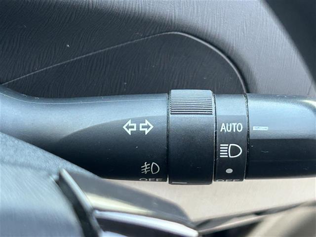 プリウス Sツーリングセレクション・マイコーデ 社外ナビゲーション・バックカメラ・ETC・レザーシート(9枚目)