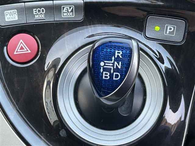 プリウス Sツーリングセレクション・マイコーデ 社外ナビゲーション・バックカメラ・ETC・レザーシート(12枚目)