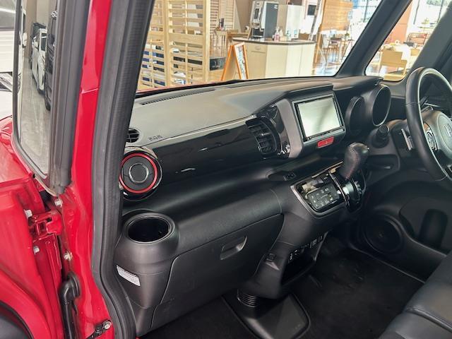 Ｎ－ＢＯＸカスタム Ｇ　ターボＳＳパッケージ　社外ナビ　フルセグ　シートヒーター（9枚目）