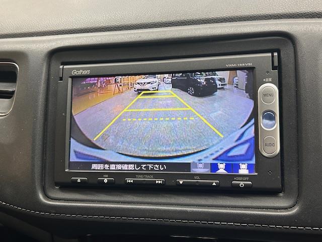 ヴェゼル ハイブリッドＺ　純正ＳＤナビ　バックカメラ　ワンセグＴＶ　ＥＴＣ　クルーズコントロール　ハーフレザーシート　前席シートヒーター　純正フロアマット　オートライト　ＬＥＤヘッドライト　ウインカミラー　電動格納ミラー（4枚目）