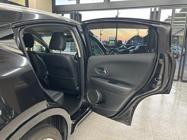 ヴェゼル ハイブリッドＺ　純正ＳＤナビ　バックカメラ　ワンセグＴＶ　ＥＴＣ　クルーズコントロール　ハーフレザーシート　前席シートヒーター　純正フロアマット　オートライト　ＬＥＤヘッドライト　ウインカミラー　電動格納ミラー（11枚目）