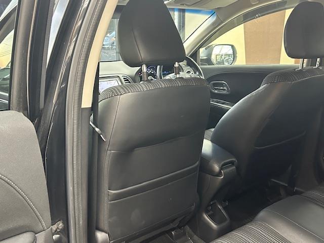 ヴェゼル ハイブリッドＺ　純正ＳＤナビ　バックカメラ　ワンセグＴＶ　ＥＴＣ　クルーズコントロール　ハーフレザーシート　前席シートヒーター　純正フロアマット　オートライト　ＬＥＤヘッドライト　ウインカミラー　電動格納ミラー（14枚目）