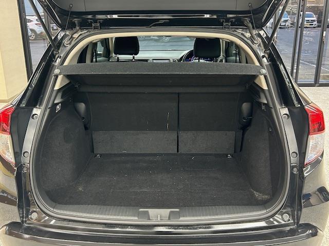 ヴェゼル ハイブリッドＺ　純正ＳＤナビ　バックカメラ　ワンセグＴＶ　ＥＴＣ　クルーズコントロール　ハーフレザーシート　前席シートヒーター　純正フロアマット　オートライト　ＬＥＤヘッドライト　ウインカミラー　電動格納ミラー（16枚目）