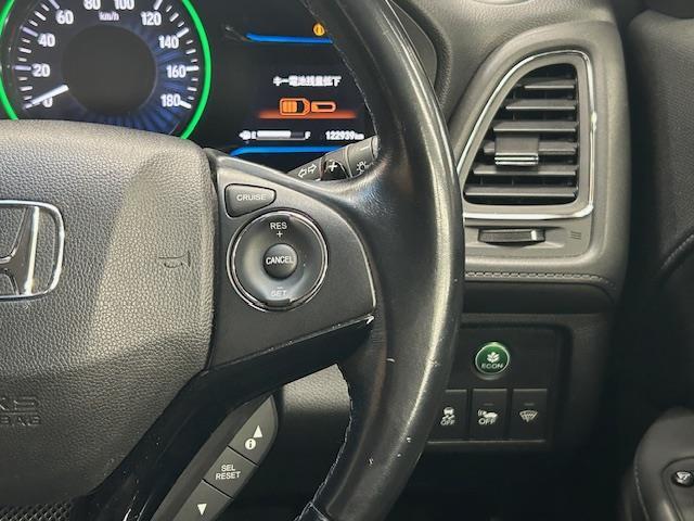 ヴェゼル ハイブリッドＺ　純正ＳＤナビ　バックカメラ　ワンセグＴＶ　ＥＴＣ　クルーズコントロール　ハーフレザーシート　前席シートヒーター　純正フロアマット　オートライト　ＬＥＤヘッドライト　ウインカミラー　電動格納ミラー（19枚目）