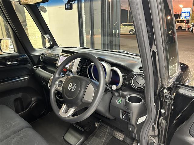 Ｎ－ＢＯＸカスタム Ｇ・Ｌパッケージ　純正ＳＤナビ　バックカメラ　ワンセグＴＶ　片側パワースライドドア　ＥＴＣ　ＨＩＤヘッドライト　オートライト　フォグランプ　プッシュスタート　スマートキー　電動格納ミラー（12枚目）