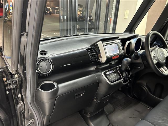 Ｎ－ＢＯＸカスタム Ｇ・Ｌパッケージ　純正ＳＤナビ　バックカメラ　ワンセグＴＶ　片側パワースライドドア　ＥＴＣ　ＨＩＤヘッドライト　オートライト　フォグランプ　プッシュスタート　スマートキー　電動格納ミラー（23枚目）