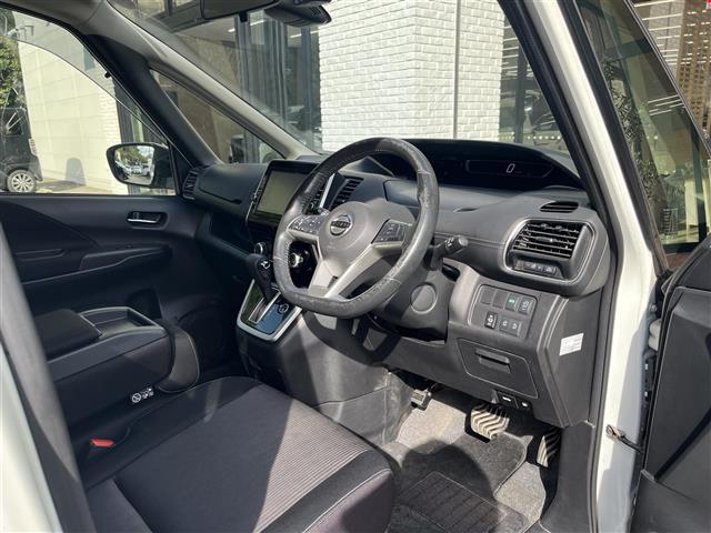 セレナ ハイウェイスター　Ｖセレクション　純正ナビ　アラウンドビューモニター（7枚目）